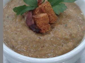 Una foto de Crema de lentejas y bacon-panceta o tocino