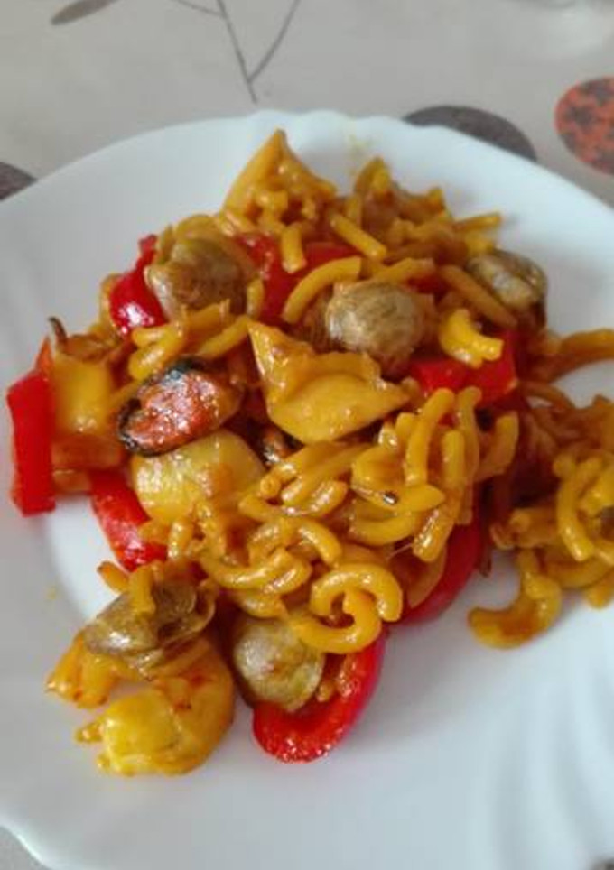 Una foto de Fideuá de pollo y marisco (Thermomix)
