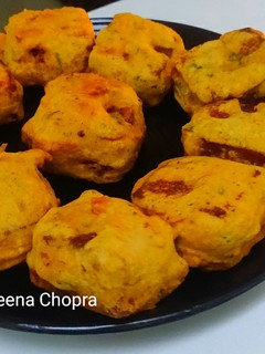 स्टफ्ड पोटैटो ब्रेड पकौड़ा (stuffed potato bread pakoda recipe in Hindi) रेसिपी मुख्य फोटो
