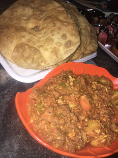 A picture of Fried chappati and vegetable minced meat sauce.