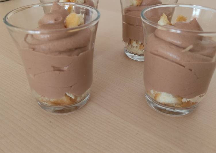 Mousse de Nutella con trozos de donuts