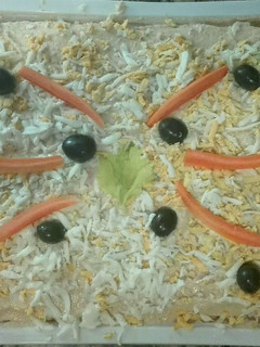 Una foto de Pastel frío de surimi y gambas