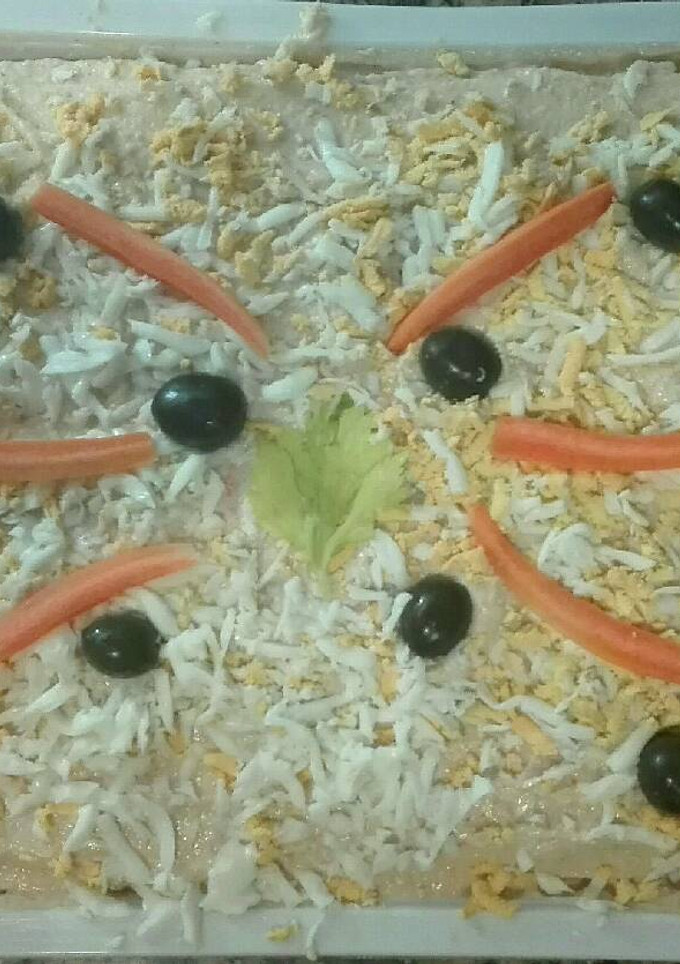 Una foto de Pastel frío de surimi y gambas