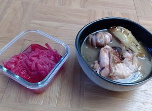 Una foto de Pollo en escabeche oriental (Valladolid, Yucatán)