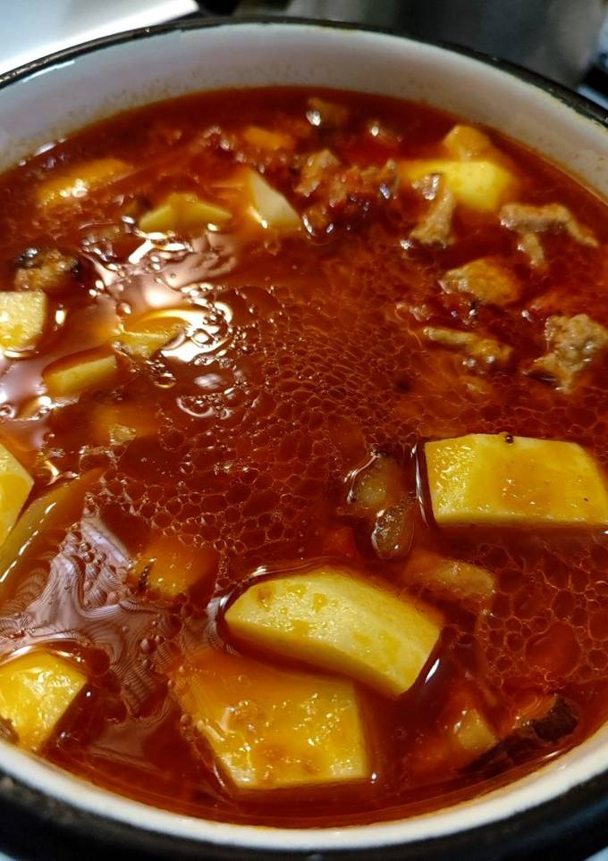 Страва закарпатської кухні "Бограч" 🍅