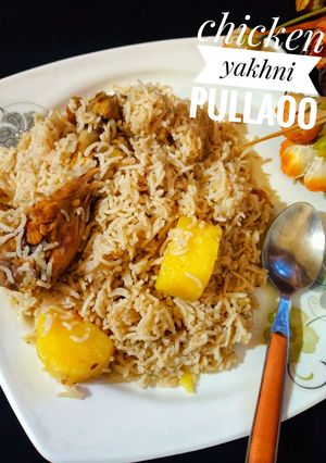 A picture of Chicken yakhni pulao.