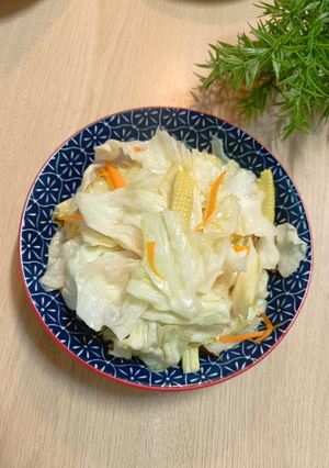 玉米筍炒高麗菜 的食譜成品照片