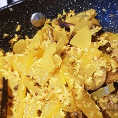 A picture of Banana peel curry.