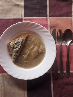 Francia hagymaleves rokforttal recept fotója