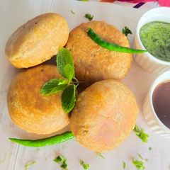 A picture of Cheese Kachoris.