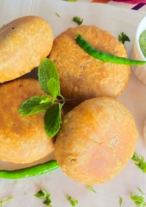 A picture of Cheese Kachoris.
