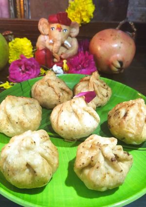फ्राइड मोदक रेसिपी मुख्य फोटो