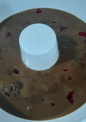 Una foto de Mousse de chocolate con cerezas