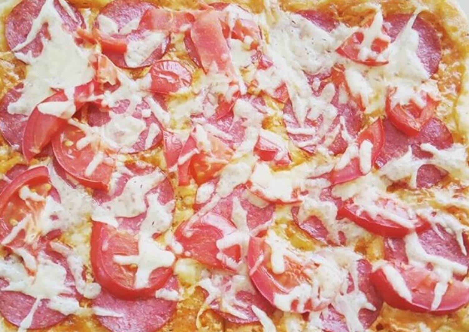 бездрожжевая пицца в духовке с колбасой и сыром и помидорами фото 34