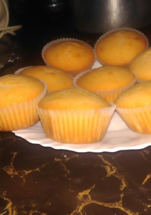 A picture of Queen cakes.