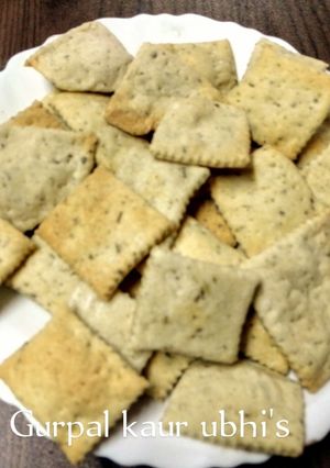 A picture of Twilight Garden crackers.