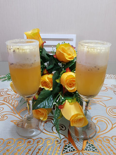Una foto de Pisco sour con azúcar flor.🥂
