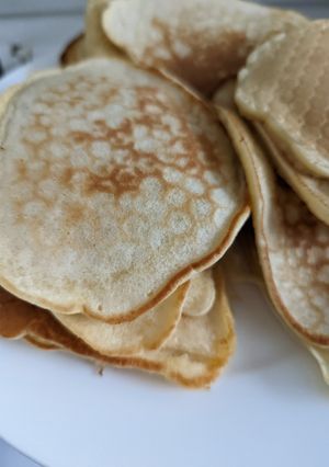 A picture of Scotch pancakes (drop scones).