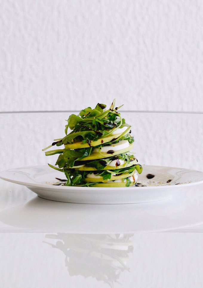 Una foto de Ensalada de Manzana y Mozzarella | @DarixLAB