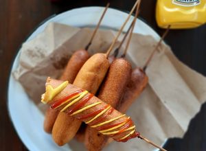 Una foto de Corn dogs
