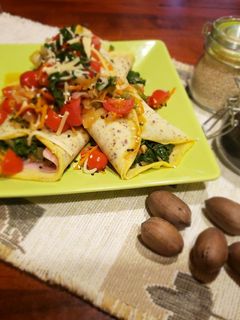 Una foto de Canelones 🌯rellenos de espinaca con salsa de cherrys🍅