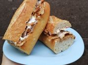 Una foto de pollo deshebrado para tortas