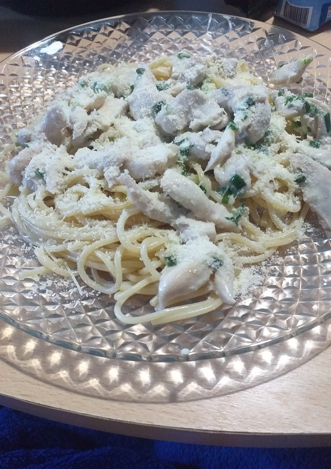 Una foto de Fideos con pollo al verdeo