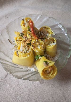 खांडवी (khandvi recipe in Hindi) रेसिपी मुख्य फोटो