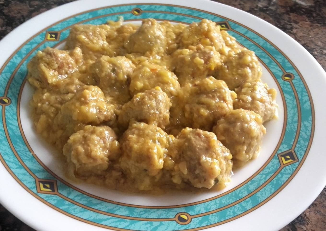 Albóndigas en salsa de almendra