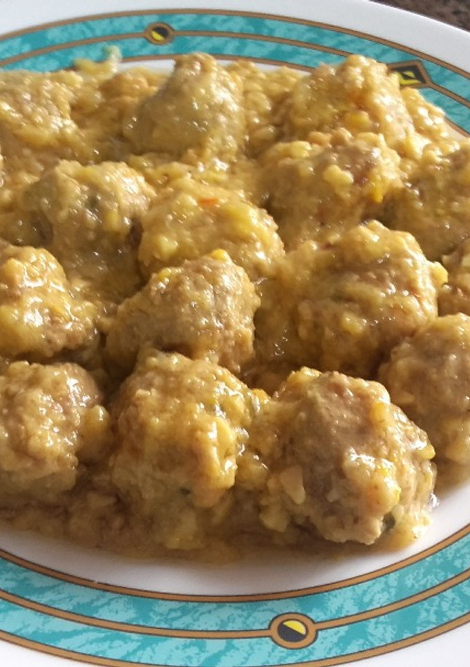 Una foto de Albóndigas en salsa de almendra