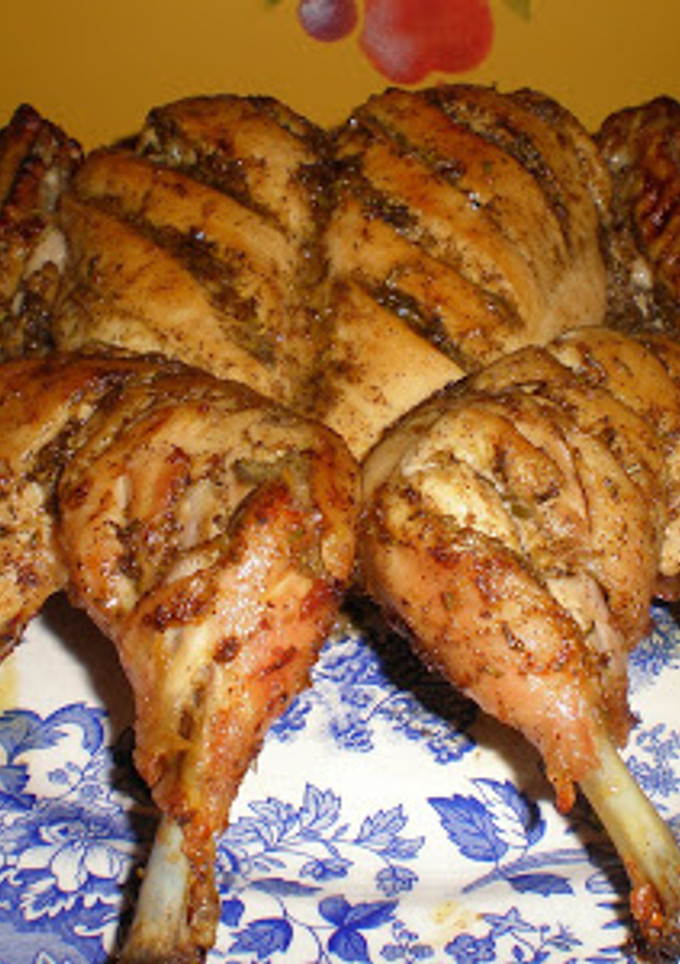 Una foto de Pollo asado con limón y romero