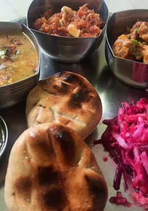 A picture of Tandoori stuff batti with panchratan dal.