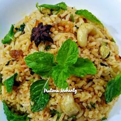 A picture of Dry Fruit Biryani.