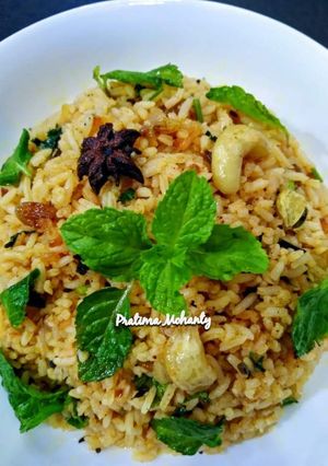 A picture of Dry Fruit Biryani.