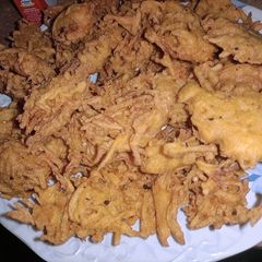 A picture of Lachedar pakory.