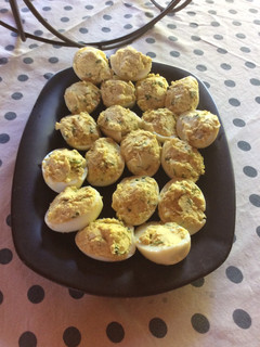 Una foto de Huevitos rellenos