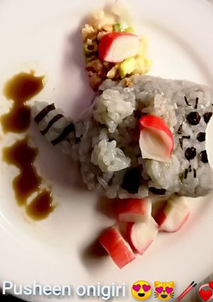 Majonézes-lazacos krémmel töltött pusheen onigiri recept fotója