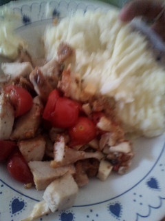 Una foto de Ensalada de pollo fresca