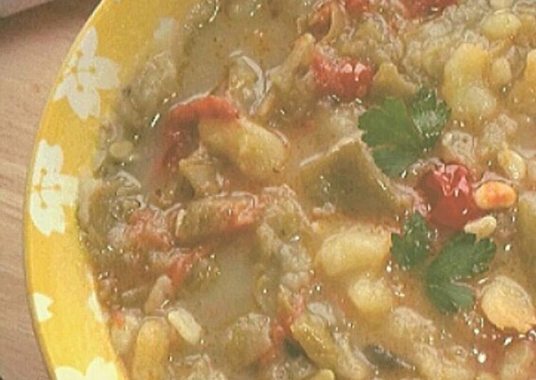 Minestrone freddo di taccole, patate e pomodori (ricetta light)