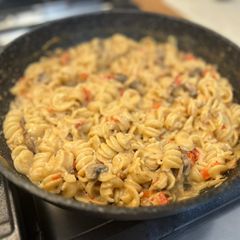 A picture of Creamy mushroom pasta with goat cheese.