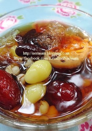 A picture of Longan and Mixed Bean Sweet Soup (Tao Tung Nam Lam Yai).