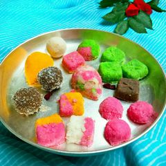 Instant Descciated coconut burfi & ladoos A picture of Instant Descciated coconut burfi & ladoos.