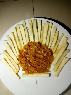A picture of Fried yam with carrot sauce.