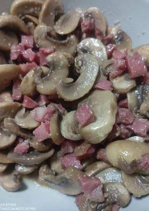 Foto principal de Revuelto de Champiñones y Jamón (Directo en Jarra)