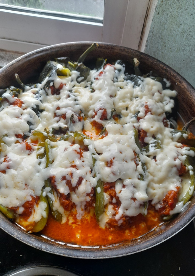 Una foto de Chiles rellenos de chicharrón