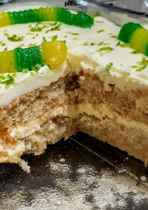 Una foto de POSTRE De 🍋Limón y Gusanitos verdes...!