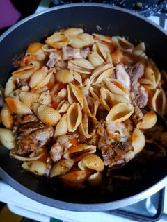 Una foto de Guiso 😋🤗🇦🇷#rico #fácil #rápido
