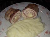 Pamplona con jamón y mozzarella envuelta en panceta