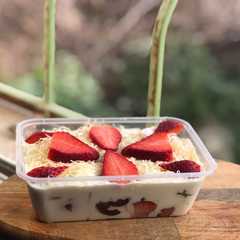 A picture of Salad buah whipped cream.