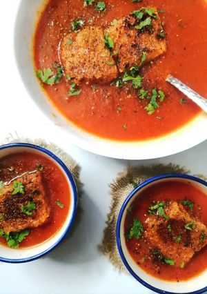 A picture of Tomato carrot and beetroot soup.